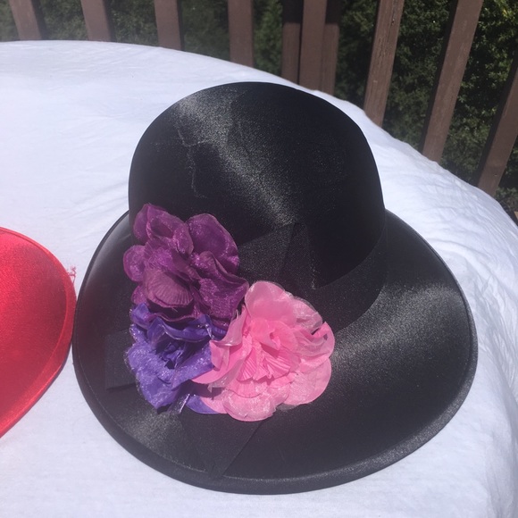 August hats 3 Two black one red - Picture 4 of 7